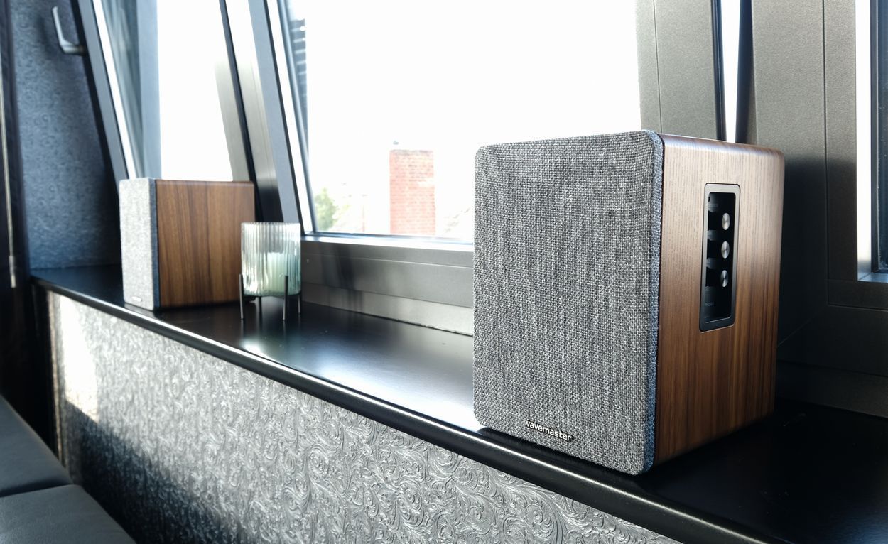 wavemaster Base Bluetooth Speaker System Wood/Grey
