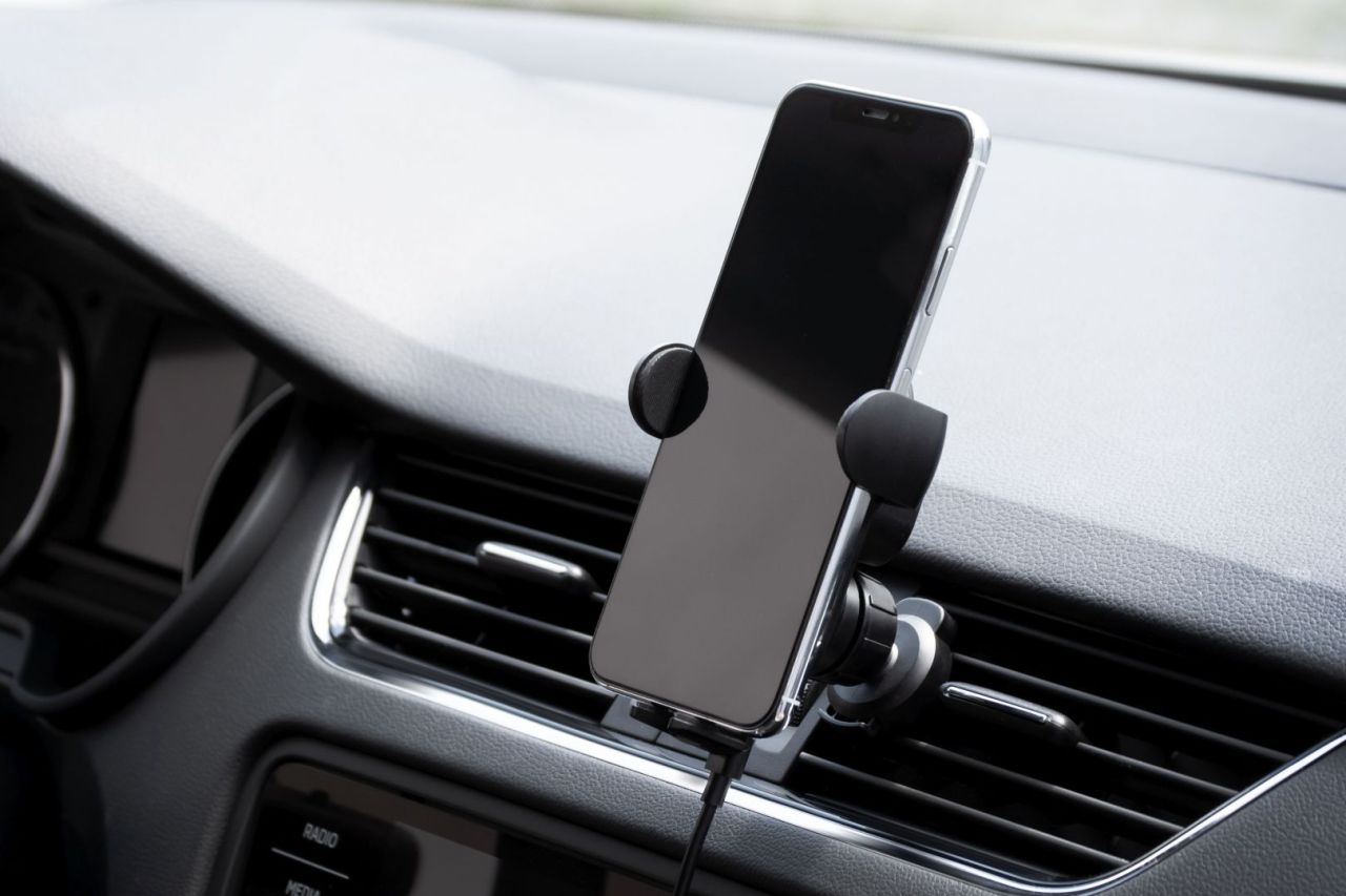 FIXED Matic autós tartó automatikus telefonrögzítő rendszerrel és vezeték nélküli töltéssel, 15W, fekete