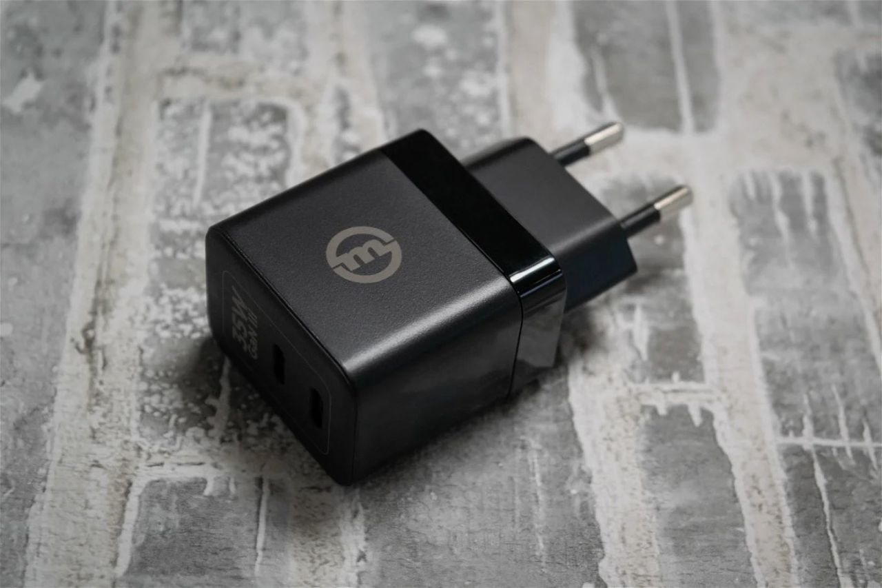 Mobile Origin 35W GaN III Super Charger Dual USB-C Black