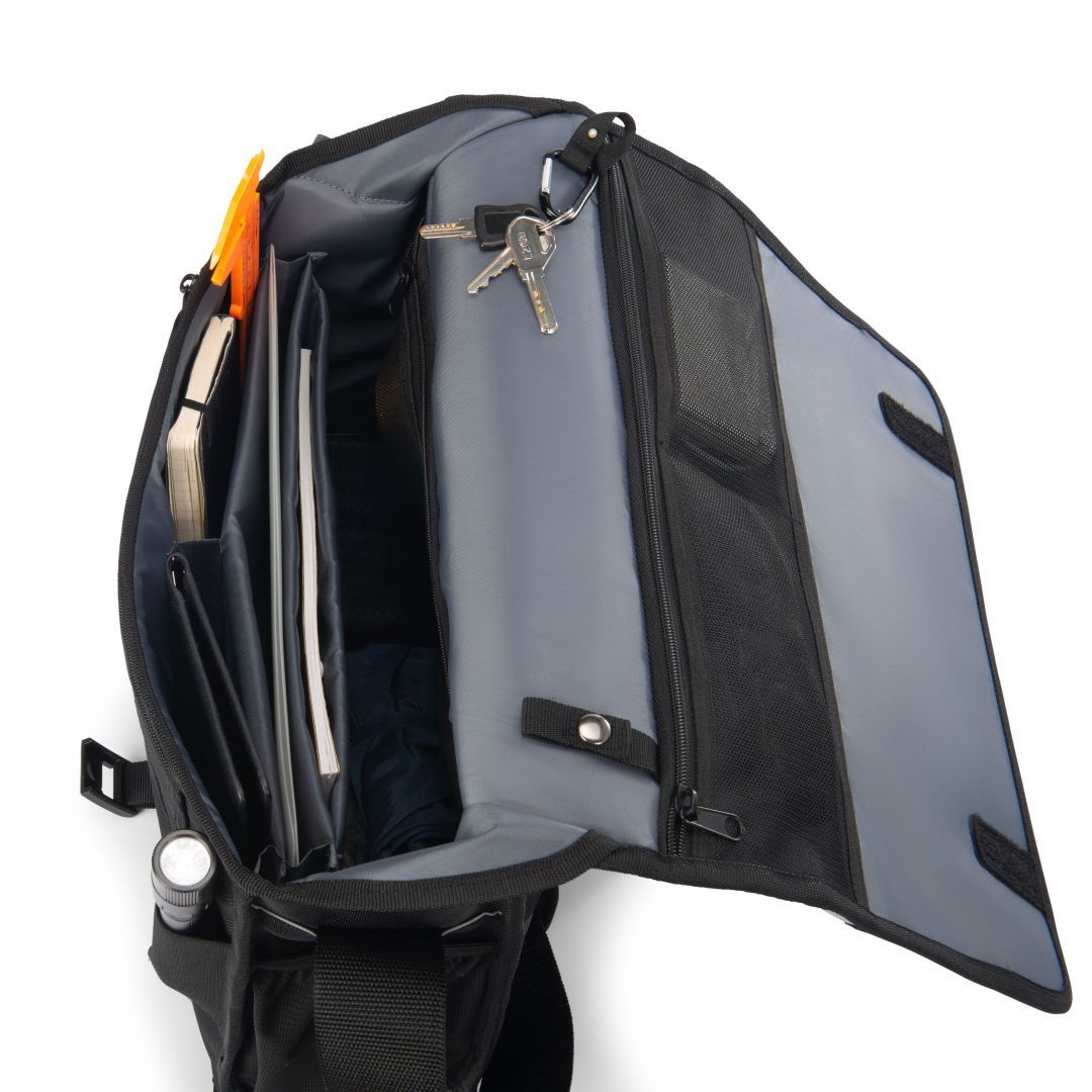 Dicota Messenger bag REFLECTIVE black