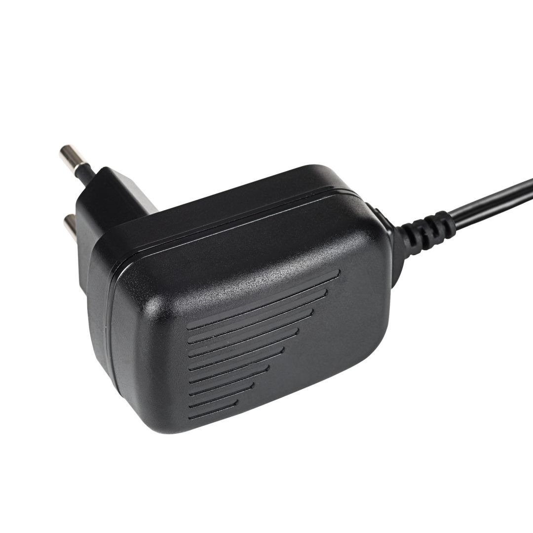 Akyga AK-TB-18 Universal power adapter 1,4m Black