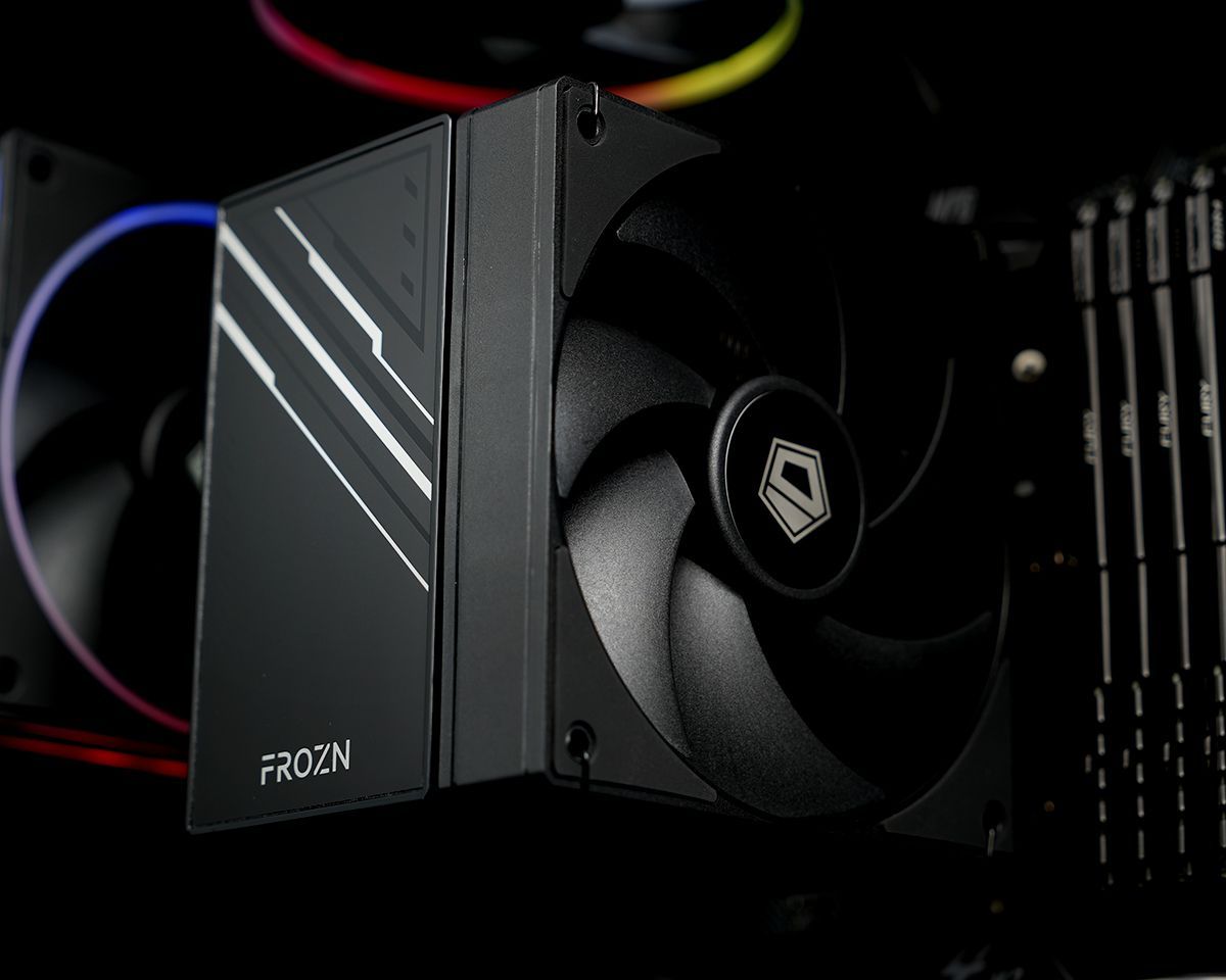 ID-COOLING FROZN A610 BLACK