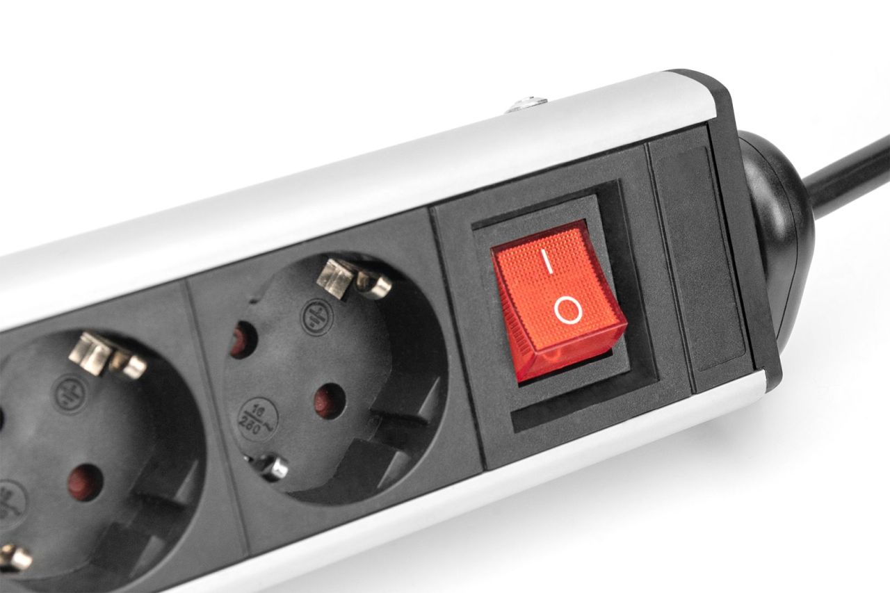 Digitus Hálózati Elosztó Kapcsolóval 6DIN, 3xUSB 1,5m Black Digitus Hálózati Elosztó Kapcsolóval 6DIN, 3xUSB 1,5m Black