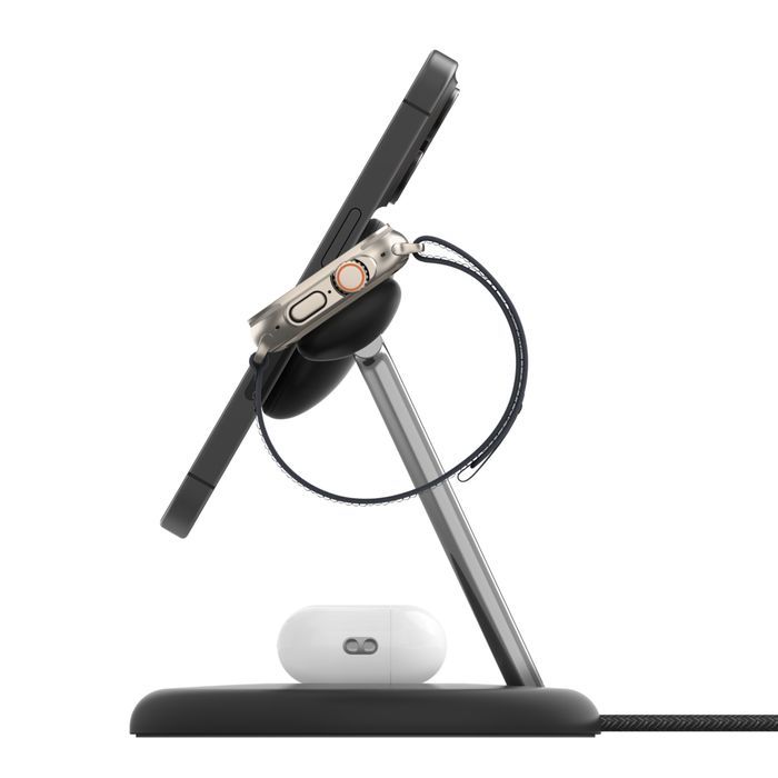 Belkin BoostCharge Pro Wireless magnetic 3-in-1 charging station with Qi2 (15 W) Black Belkin BoostCharge Pro Wireless magnetic 3-in-1 charging station with Qi2 (15 W) Black