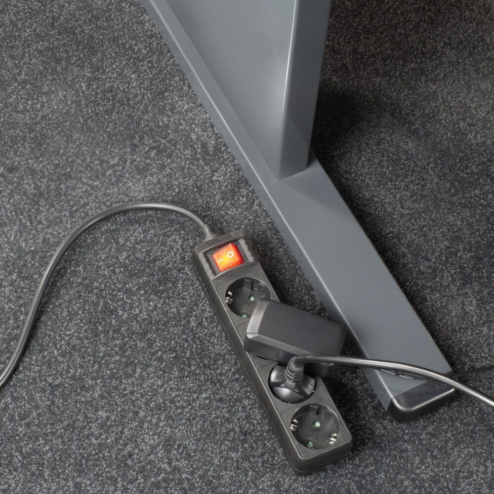 ACT Power Strip with Illuminated Switch Hálózati Elosztó Kapcsolóval 4DIN 2m Black