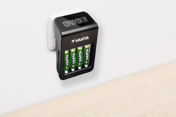 Varta LCD Plug-Plus NiMH AAA/AA/9V PP3 Charger Black