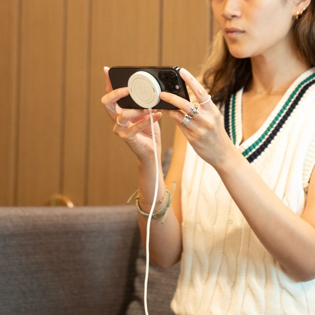 Native Union Snapstand Qi2 wireless charger Sandstone Native Union Snapstand Qi2 wireless charger Sandstone