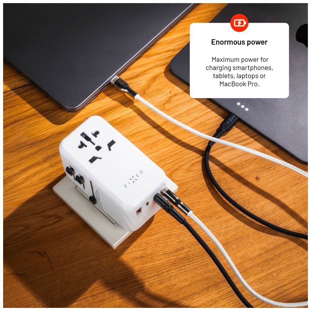 FIXED Voyager utazó adapter 3xUSB-C/1xUSB GaN 120W, fehér FIXED Voyager utazó adapter 3xUSB-C/1xUSB GaN 120W, fehér