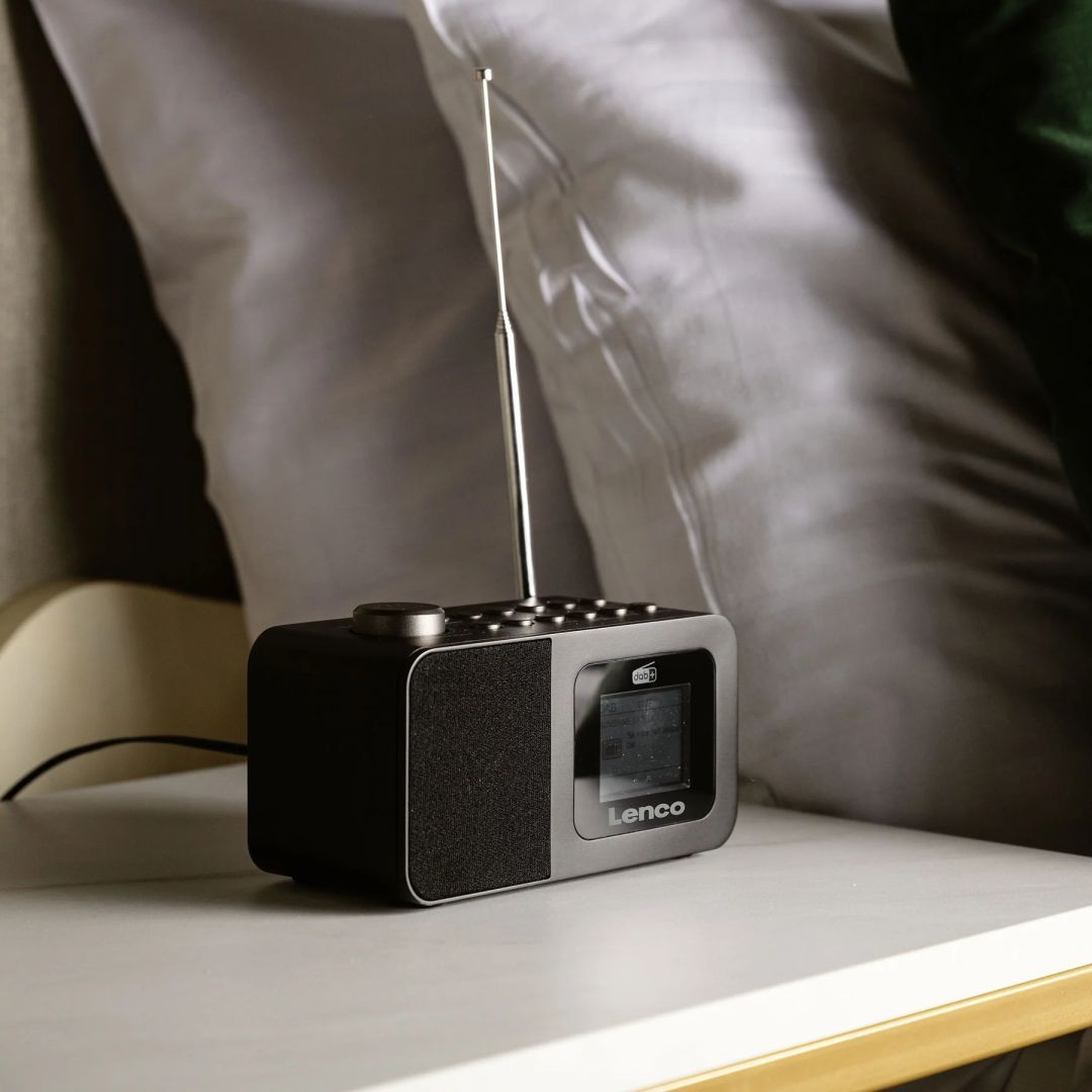 Lenco CR-625BK FM Clock Radio with Bluetooth and wireless charging Black Lenco CR-625BK FM Clock Radio with Bluetooth and wireless charging Black