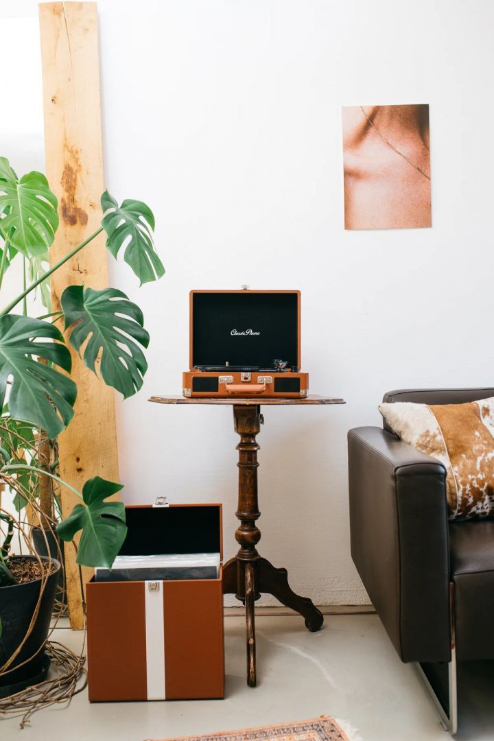 Lenco TT-10BN Lemezlejátszó beépített hangszórókkal Brown Lenco TT-10BN Lemezlejátszó beépített hangszórókkal Brown