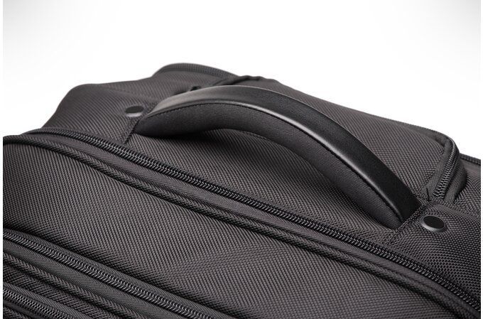 Kensington Contour 2.0 17" Pro Overnight Laptop Spinner Black Kensington Contour 2.0 17" Pro Overnight Laptop Spinner Black