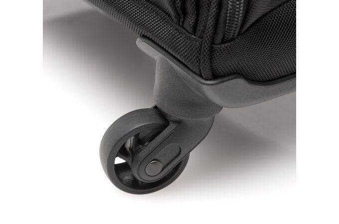 Kensington Contour 2.0 17" Pro Overnight Laptop Spinner Black Kensington Contour 2.0 17" Pro Overnight Laptop Spinner Black