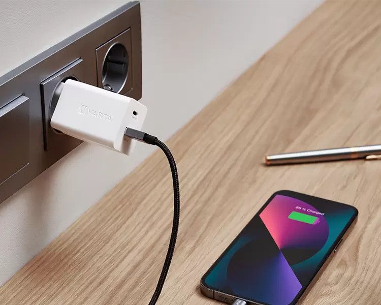 Varta Speed Charger 38W White Varta Speed Charger 38W White