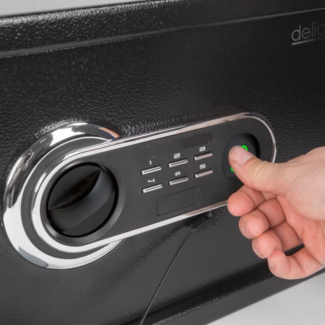 Delight Digitális széf ujjlenyomat olvasóval és gombsorral - 352x250x250mm Delight Digitális széf ujjlenyomat olvasóval és gombsorral - 352x250x250mm