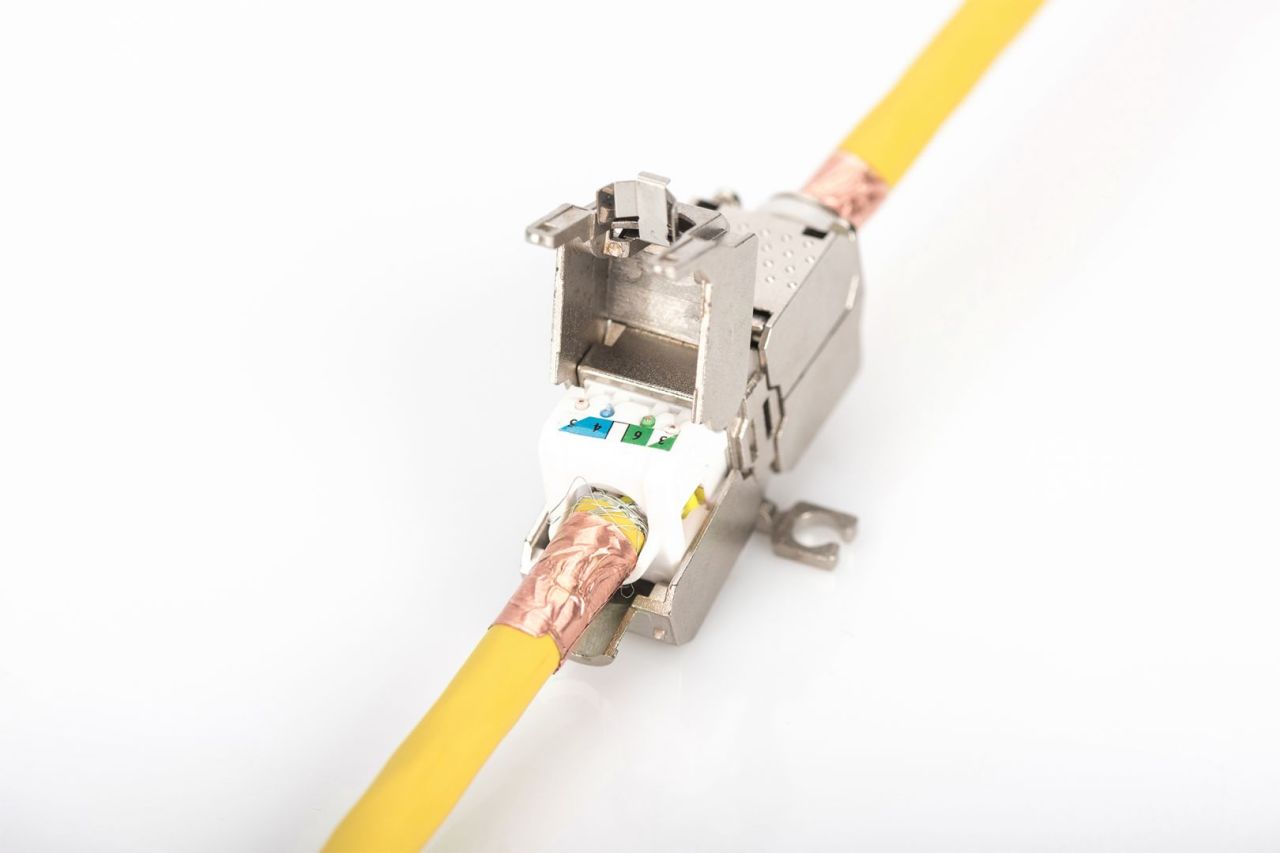 Digitus CAT7A S-FTP Installation cable 1000m Yellow Digitus CAT7A S-FTP Installation cable 1000m Yellow