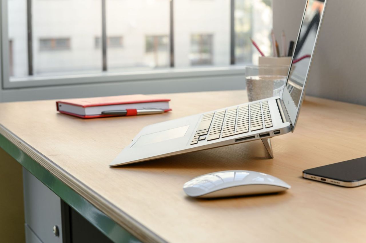 FIXED Frame Mini aluminum notebook illetve tablet állvány Silver FIXED Frame Mini aluminum notebook illetve tablet állvány Silver