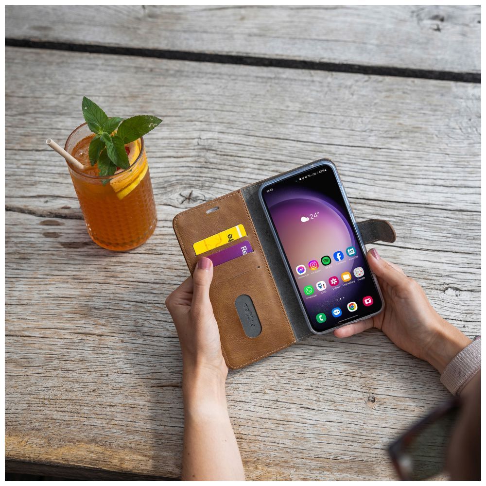 FIXED Opus oldalranyíló telefontok Samsung Galaxy S25+ telefonhoz, barna