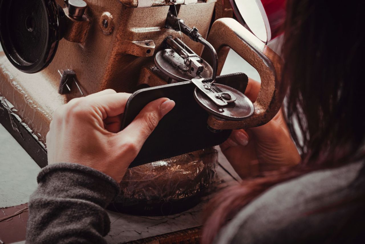 FIXED Sarif Tok zárható, Műbőr, 6XL méret +, Fekete, Mobiltelefon Kiegészítő