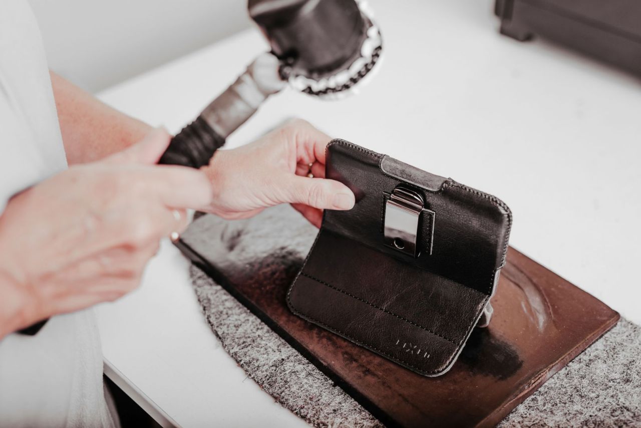 FIXED Horizontal Tok Sarif zárható, Műbőr, 4XL méret + Fekete, Mobiltelefon Kiegészítő FIXED Horizontal Tok Sarif zárható, Műbőr, 4XL méret + Fekete, Mobiltelefon Kiegészítő