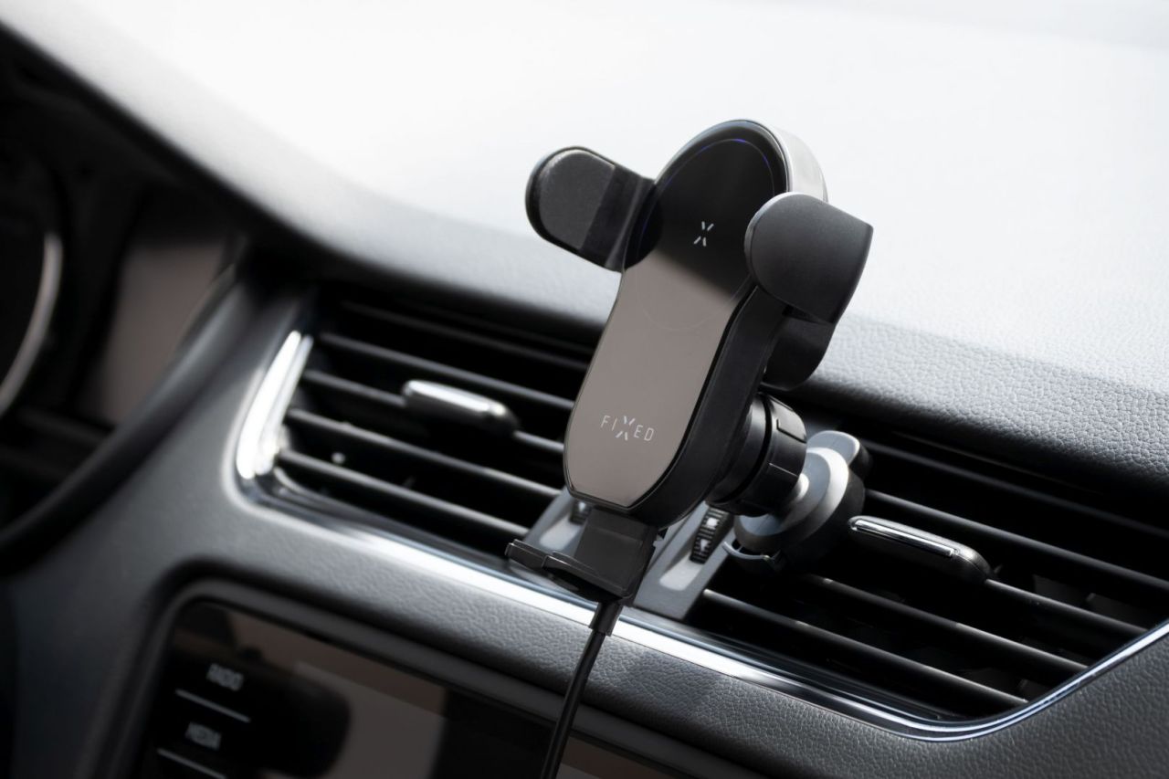 FIXED Matic autós tartó automatikus telefonrögzítő rendszerrel és vezeték nélküli töltéssel, 15W, fekete