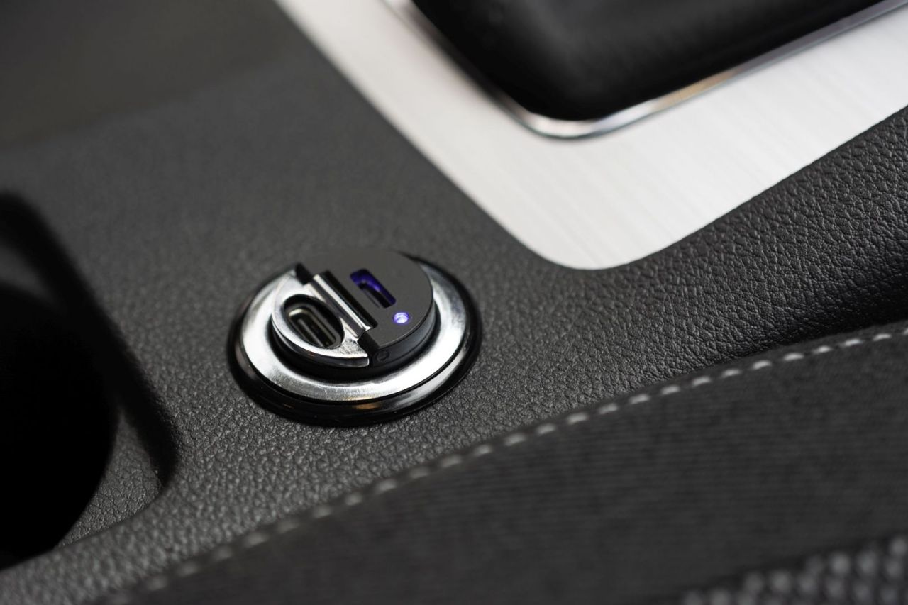 FIXED Dual USB-C autós töltő, 30W, fekete FIXED Dual USB-C autós töltő, 30W, fekete