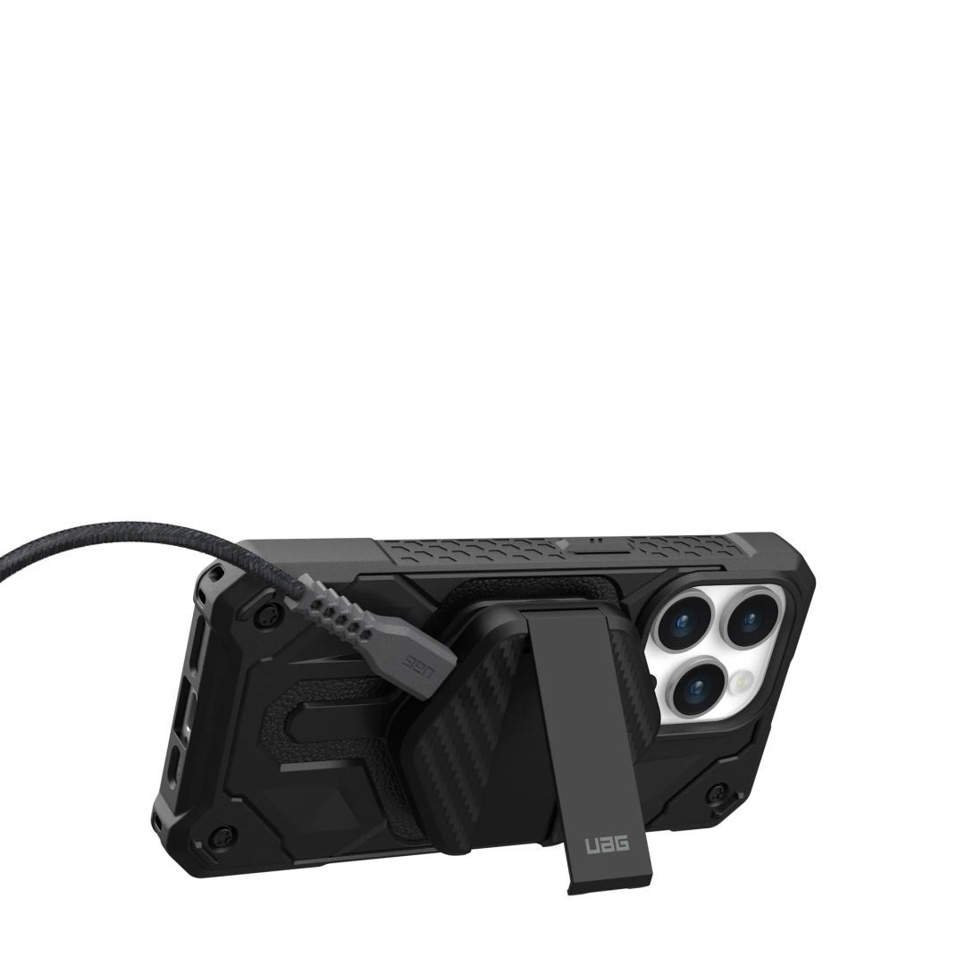 UAG Wireless Charging pad with kick stand Black/Carbon fiber UAG Wireless Charging pad with kick stand Black/Carbon fiber