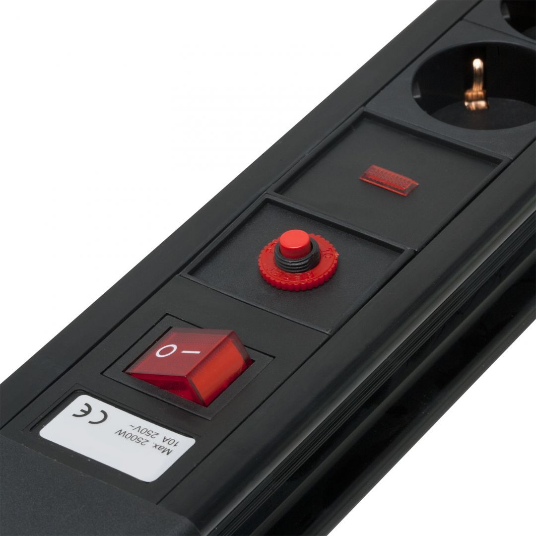 Delight Túlfeszültségvédő Kapcsolóval 6DIN 3m Black Delight Túlfeszültségvédő Kapcsolóval 6DIN 3m Black