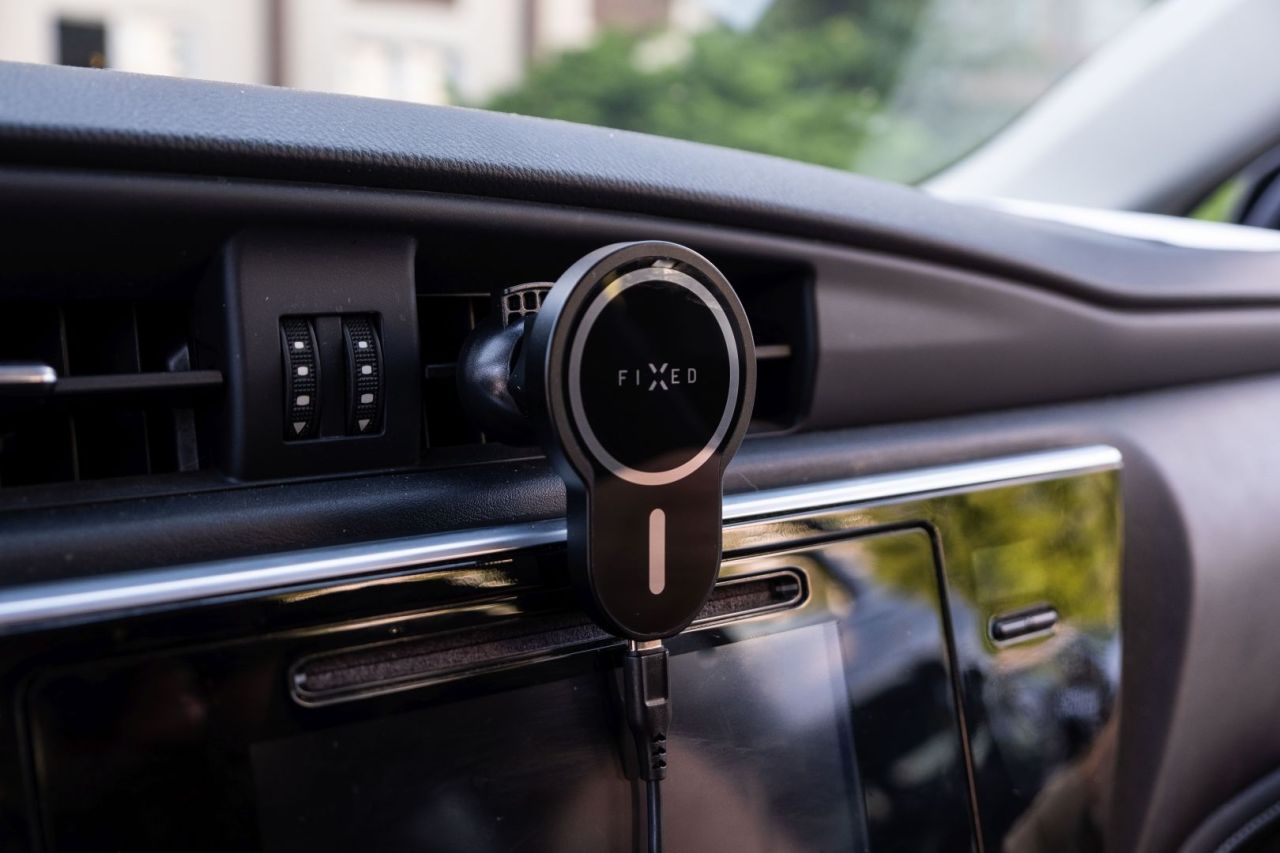 FIXED MagClick vezeték nélküli töltő MagSafe tartóval 15W fekete