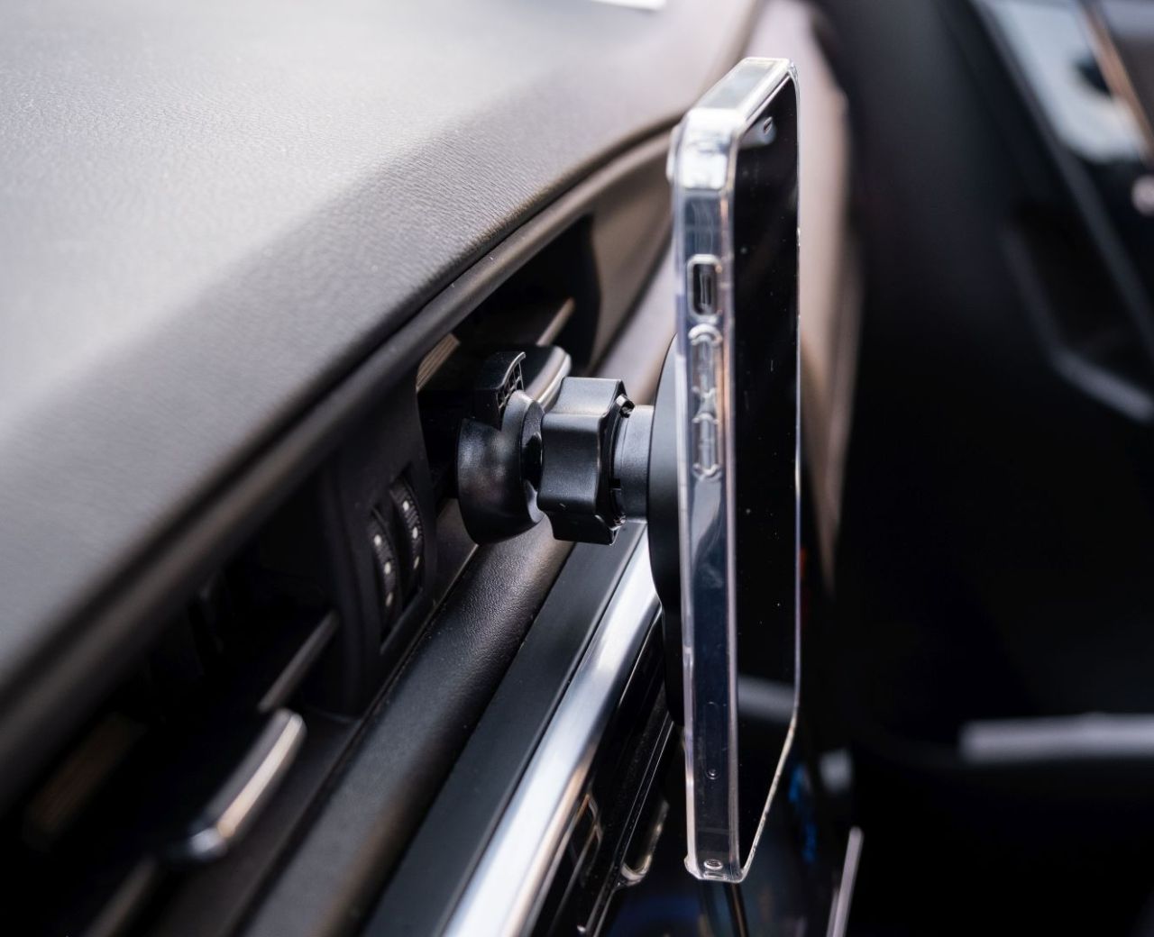 FIXED MagClick vezeték nélküli töltő MagSafe tartóval 15W fekete