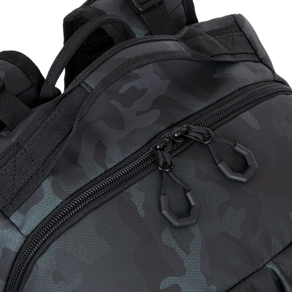 RivaCase 7661 Sherwood Rucksack Laptop Backpack Navy Camo RivaCase 7661 Sherwood Rucksack Laptop Backpack Navy Camo