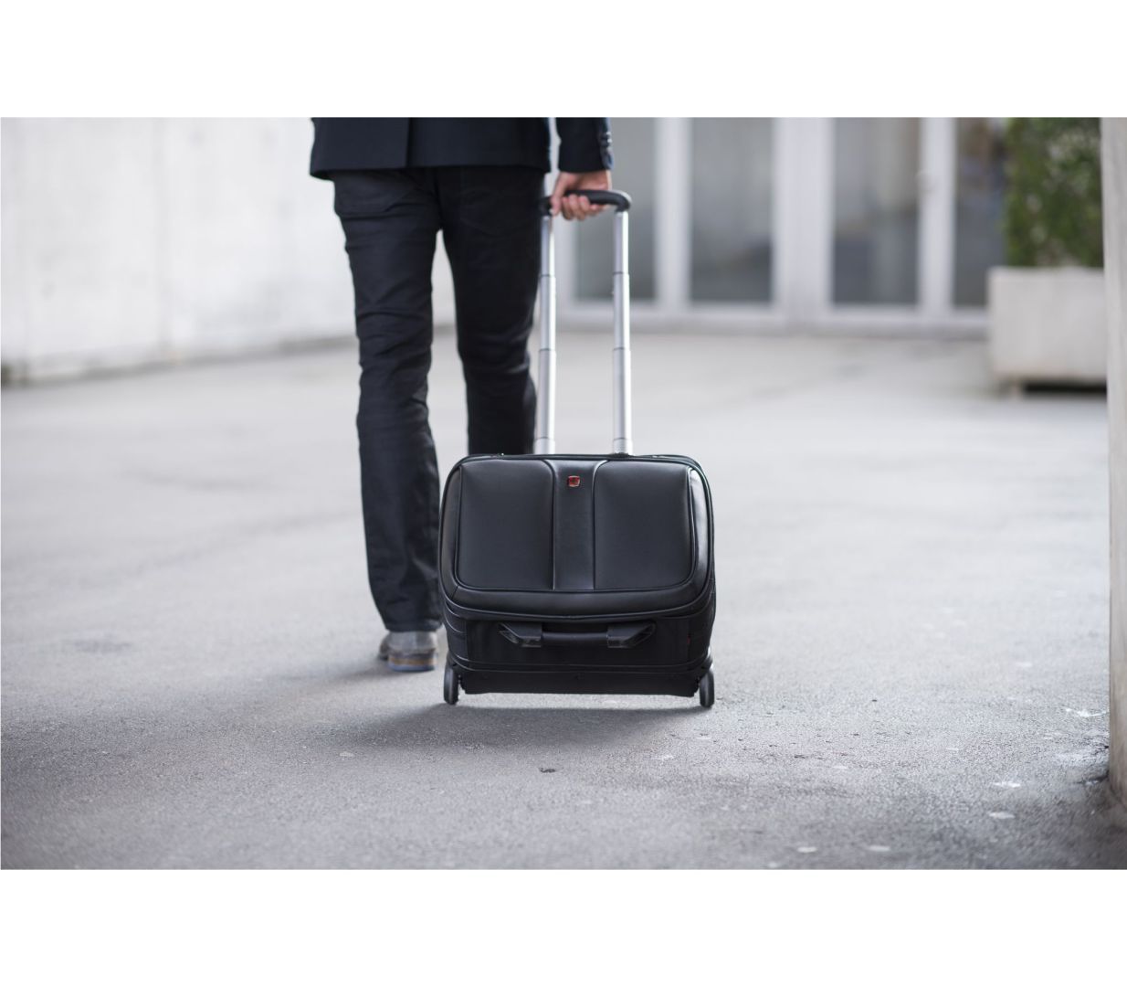 Wenger Patriot 2-Piece Business Set with Comp-U-Roller 17.3" Black Wenger Patriot 2-Piece Business Set with Comp-U-Roller 17.3" Black