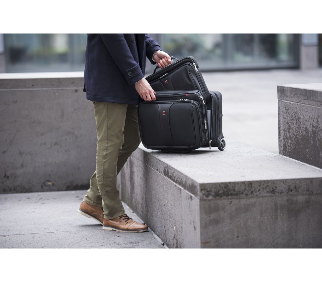 Wenger Patriot 2-Piece Business Set with Comp-U-Roller 17.3" Black Wenger Patriot 2-Piece Business Set with Comp-U-Roller 17.3" Black