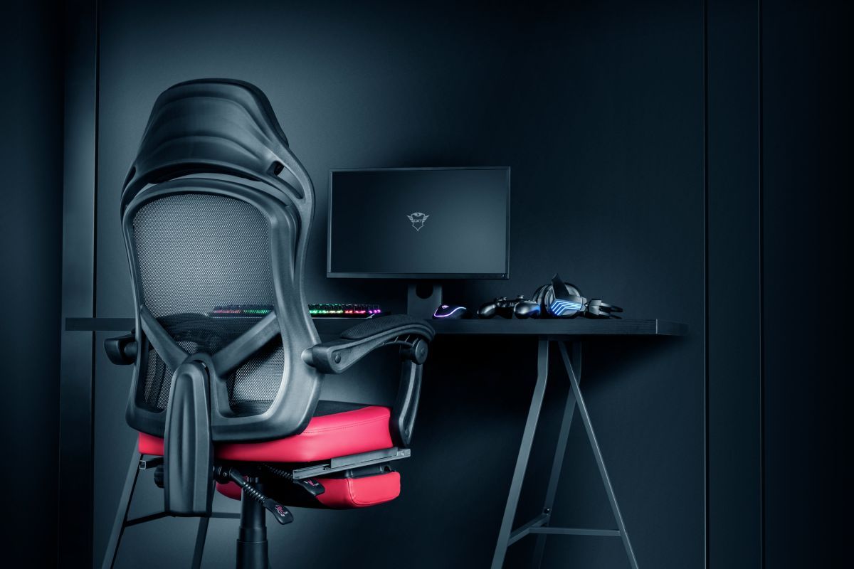 Trust GXT 706 Rona Gaming Chair with footrest Black/Red