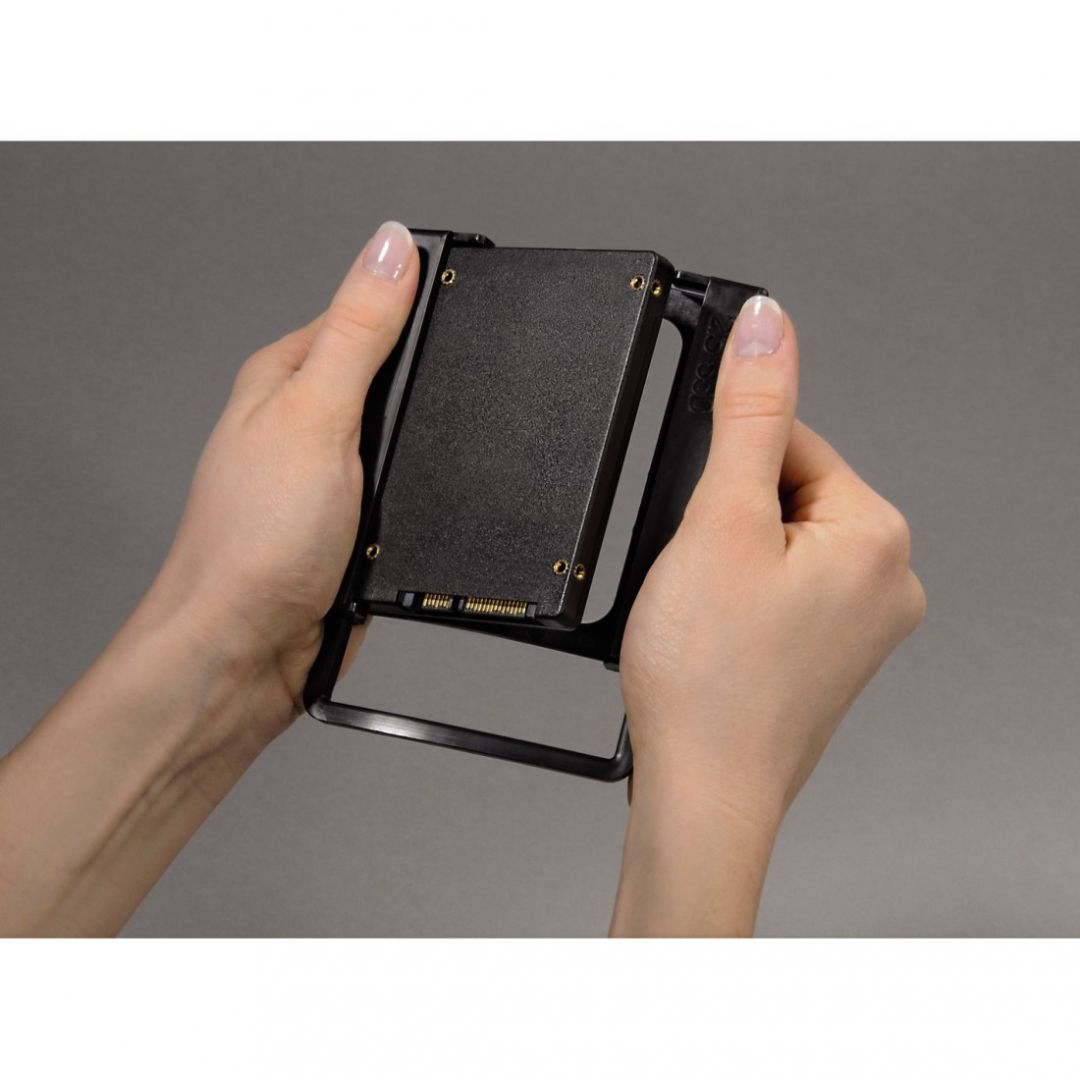 Akasa Mounting Frame, 2.5" on 3.5" for SSD Hard Drives Akasa Mounting Frame, 2.5" on 3.5" for SSD Hard Drives