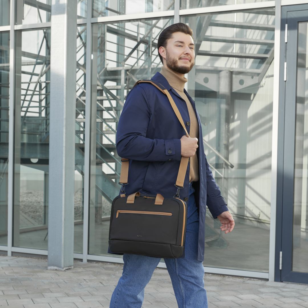 Hama Ultra Lightweight Notebook Case 13,3"-14,1" Black Hama Ultra Lightweight Notebook Case 13,3"-14,1" Black