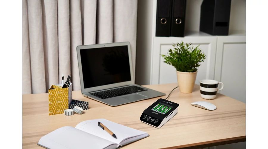 Varta LCD Ultra Fast Charger + 4x AA 2100mAh Varta LCD Ultra Fast Charger + 4x AA 2100mAh