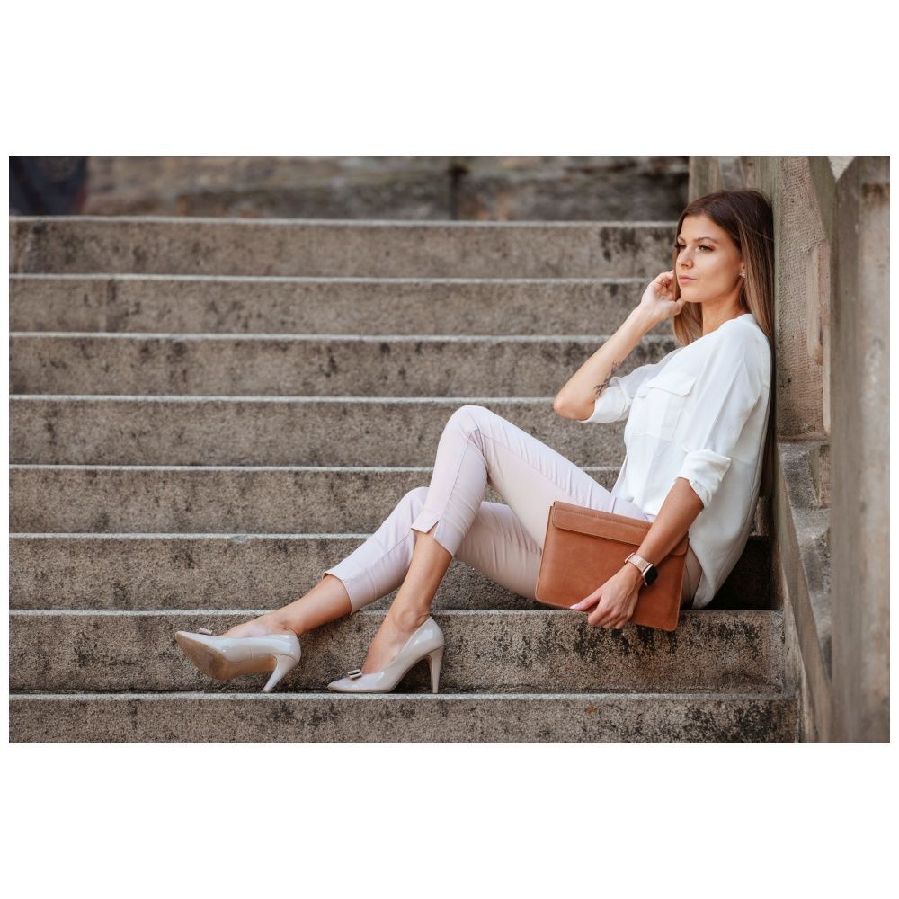 FIXED Oxford for Apple MacBook Air 13,6" (2022) M2, brown FIXED Oxford for Apple MacBook Air 13,6" (2022) M2, brown