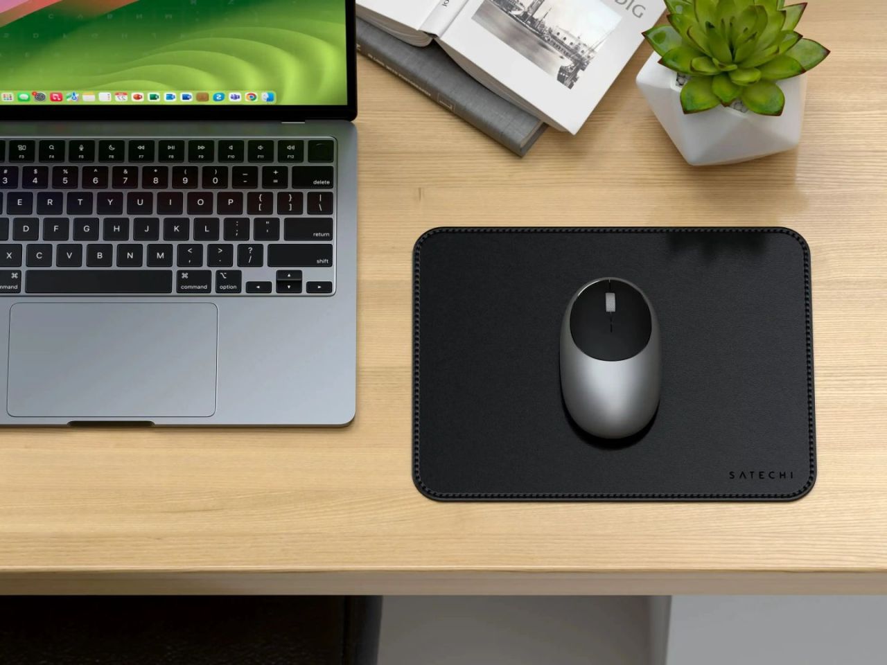 Satechi Vegan-Leather Premium Mouse Pad Black Satechi Vegan-Leather Premium Mouse Pad Black