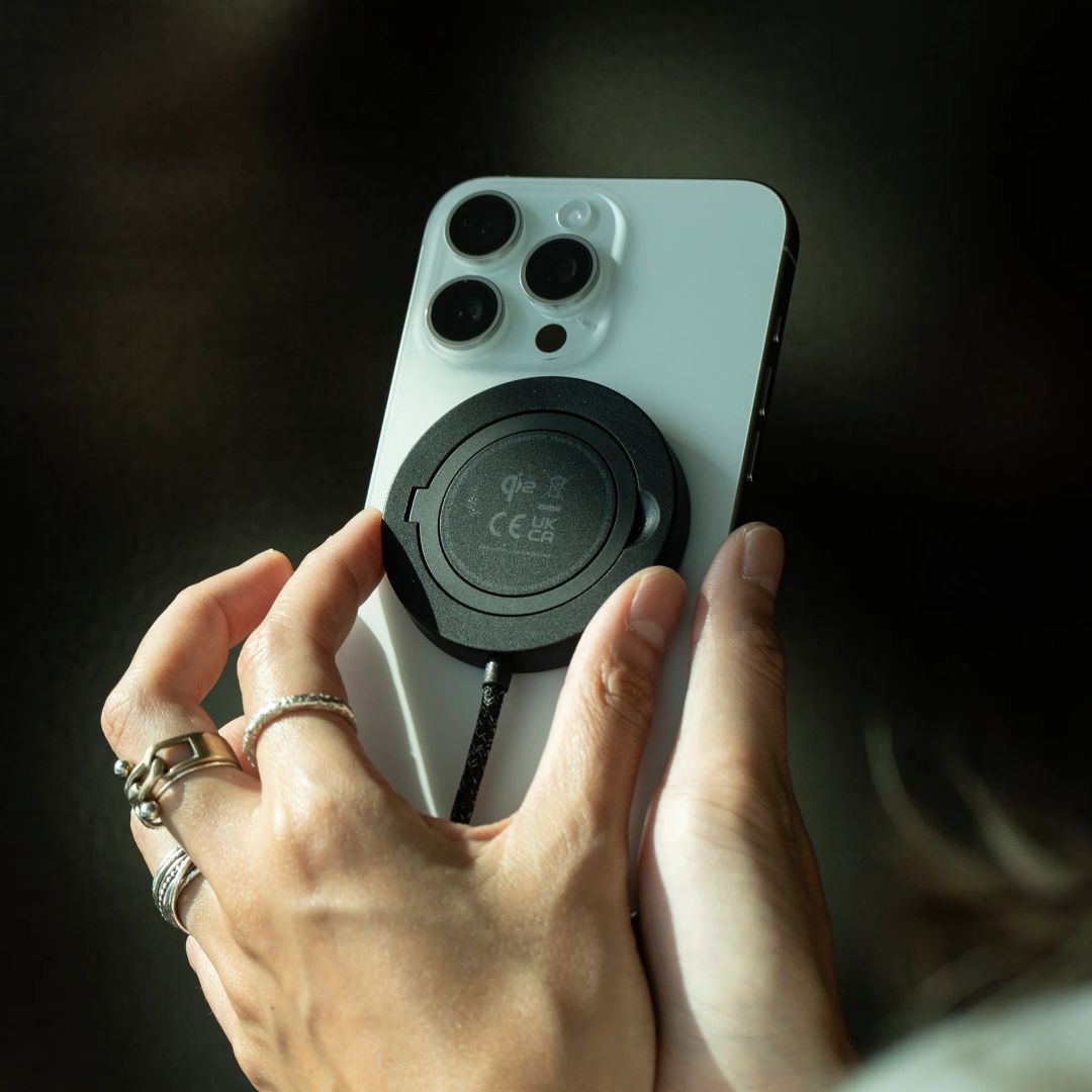 Native Union Snapstand Qi2 wireless charger Black Native Union Snapstand Qi2 wireless charger Black