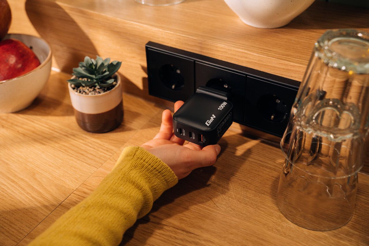 Verbatim Mini GaN Wall Charger 100W 3 Port Black Verbatim Mini GaN Wall Charger 100W 3 Port Black