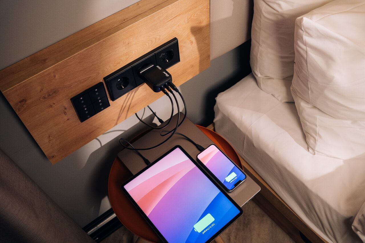 Verbatim Mini GaN Wall Charger 100W 3 Port Black Verbatim Mini GaN Wall Charger 100W 3 Port Black