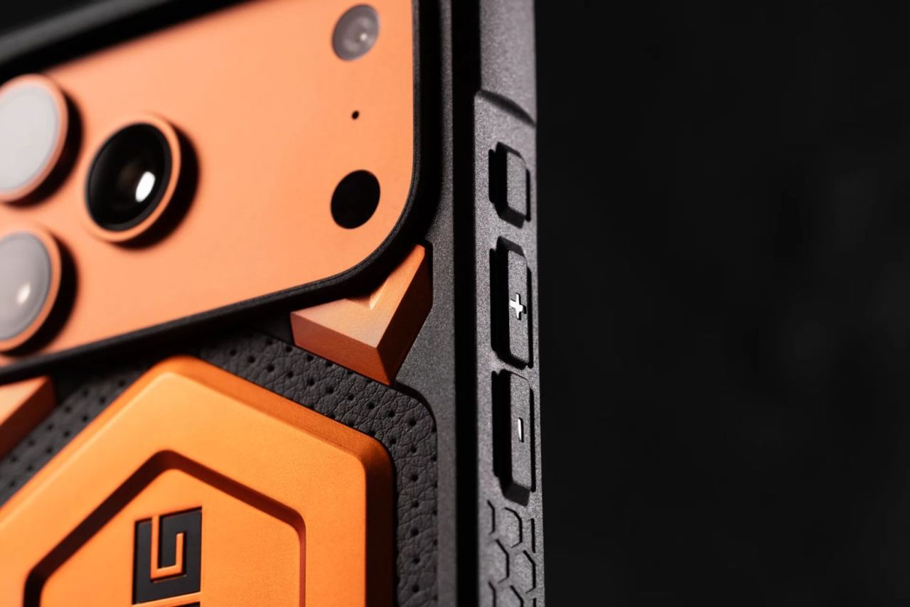 UAG Monarch Pro for iPhone 17 Pro Orange UAG Monarch Pro for iPhone 17 Pro Orange