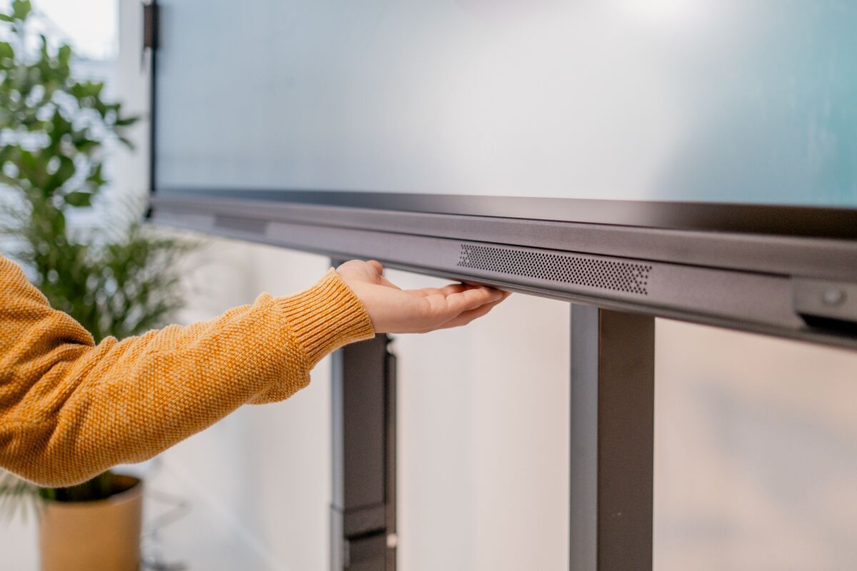 Vogel's RISE 5200 Motorized Display Lift Trolley DirectControl Black Vogel's RISE 5200 Motorized Display Lift Trolley DirectControl Black