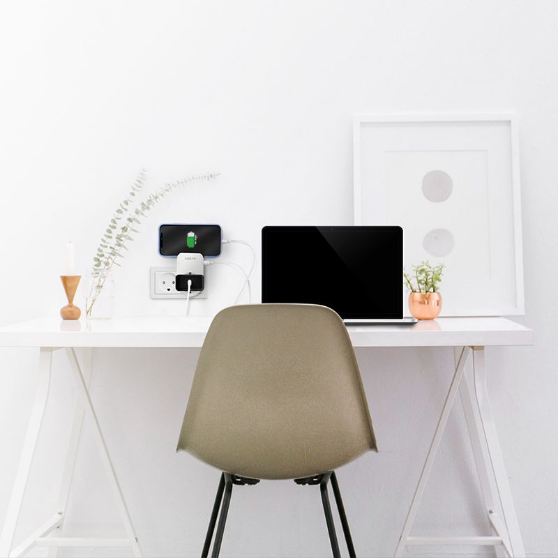 Logilink Socket adapter with holder 1x CEE 7/3 & 2x USB-A Logilink Socket adapter with holder 1x CEE 7/3 & 2x USB-A