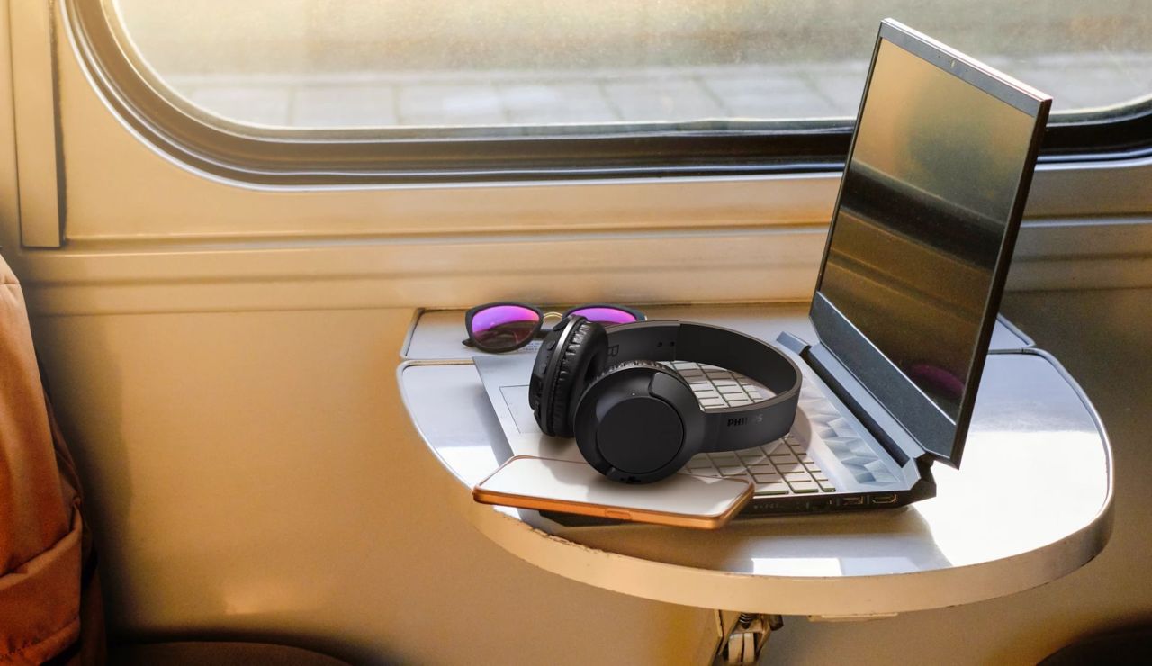 Philips On-ear Headband Wireless Bluetooth Headset Black Philips On-ear Headband Wireless Bluetooth Headset Black