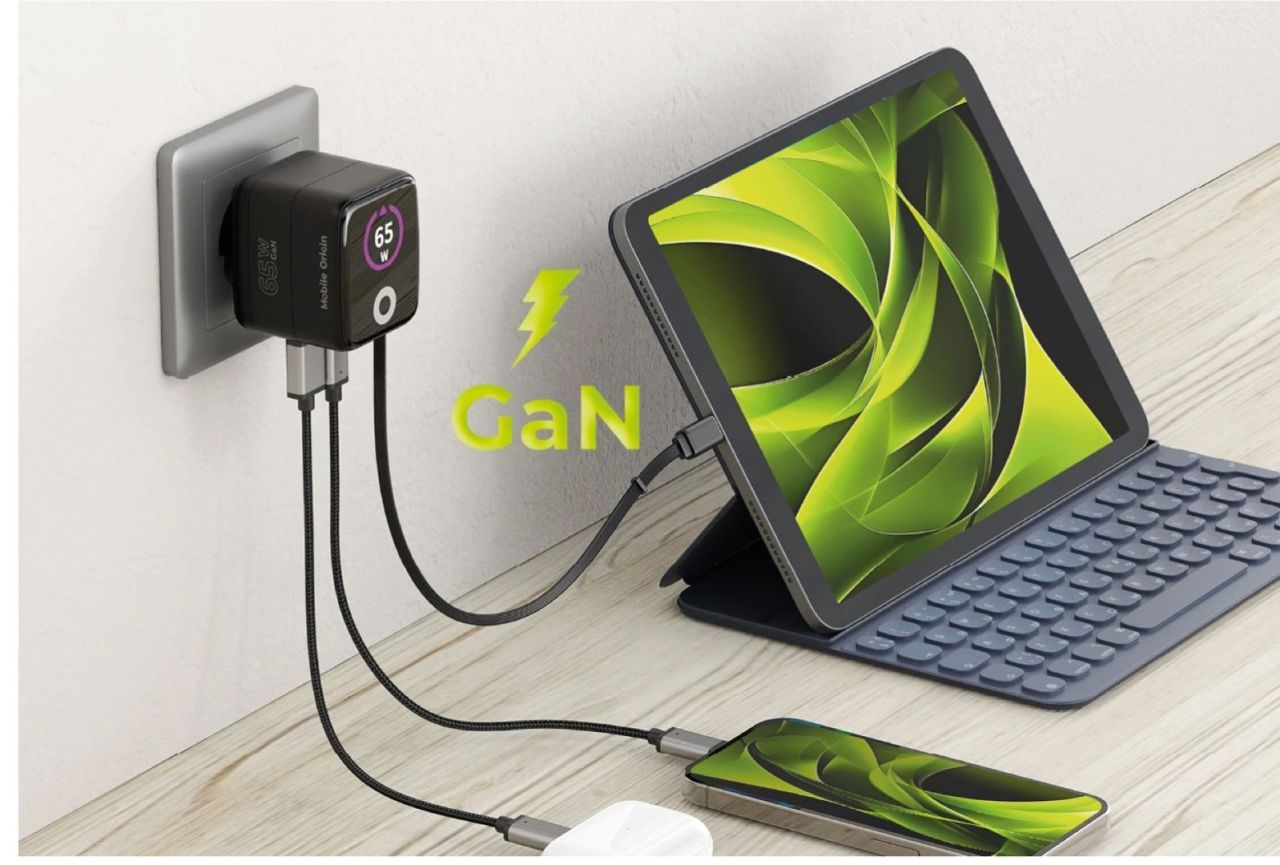 Mobile Origin 65W GaN Display Charger PW3 - USB-C Self-Retracting Cable+USB-C+USB-A Black