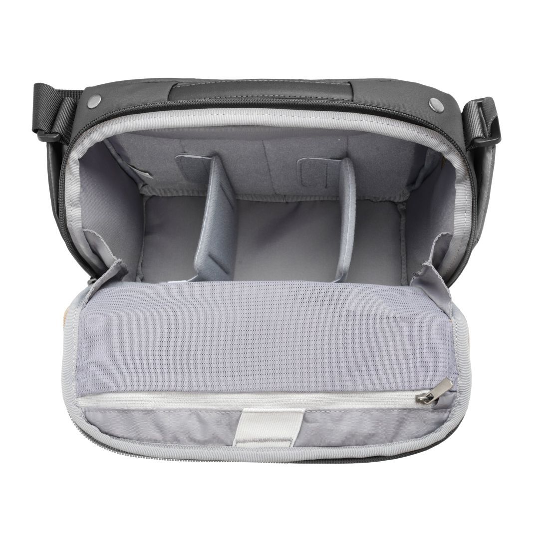 Vanguard VEO Metro 4-Liter Camera and Everyday Shoulder Bag Black