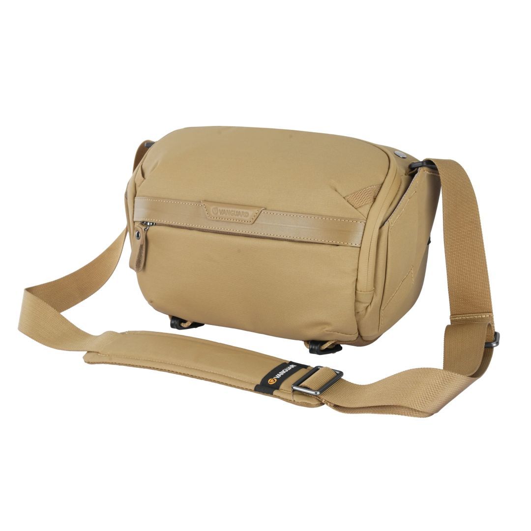 Vanguard VEO Metro 4-Liter Camera and Everyday Shoulder Bag Beige