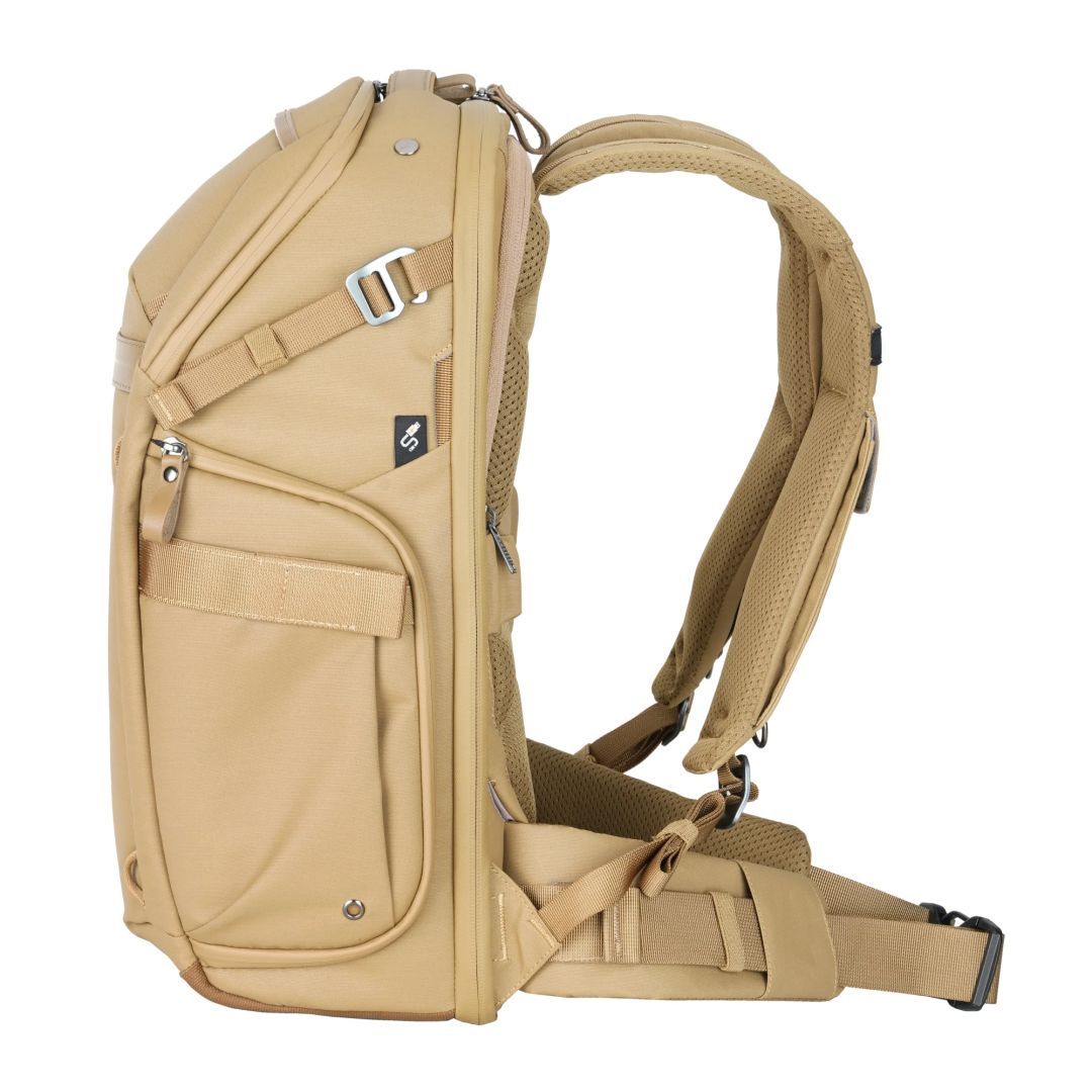 Vanguard VEO Metro 25-Liter Camera and Everyday Backpack Beige