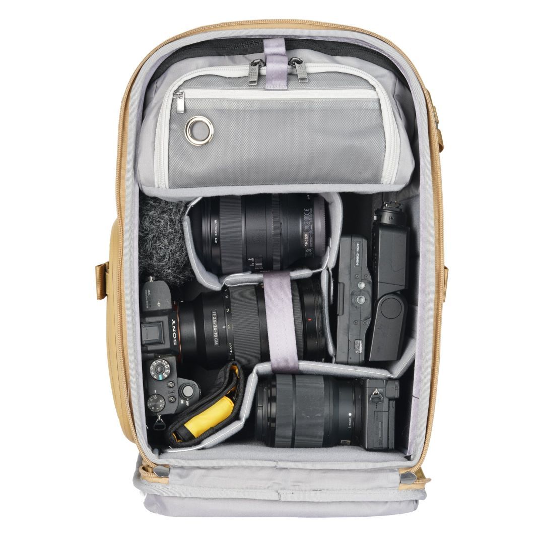 Vanguard VEO Metro 20-Liter Camera and Everyday Backpack Beige